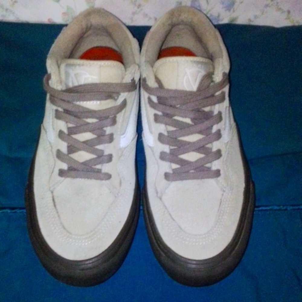 Men's Tan Suede Skater Shoes. Size 6.5 U.S. - Picture 3 of 4